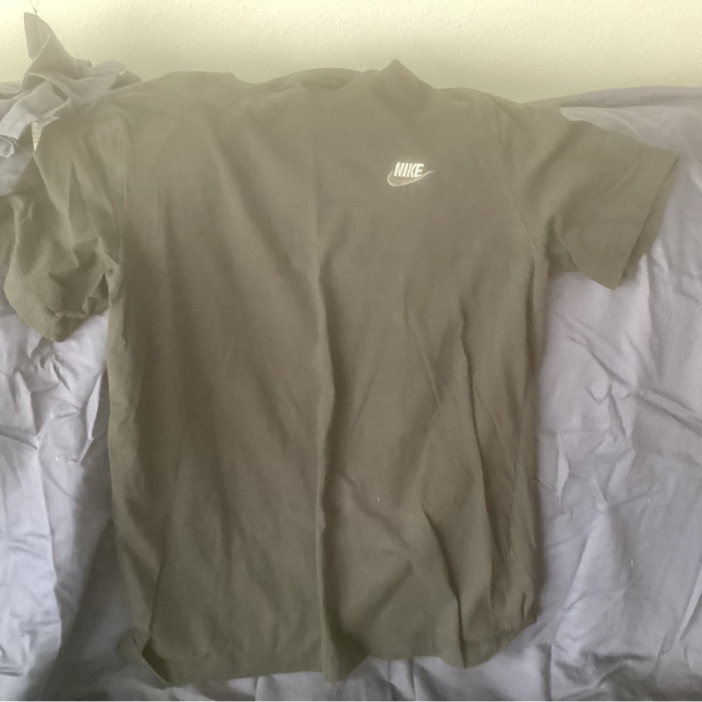 Nike Men's Khaki Short Sleeve Tee